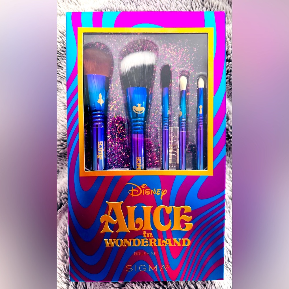 Sigma Beauty and Disney limited edition Alice in Wonderland brush set!